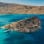 Die Insel der Geheimnisse, Spinalonga das verlassene Dorf