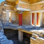 Rote Säulen, goldene Sonne, uralte Steine – das Herz der minoischen Welt schlägt hier